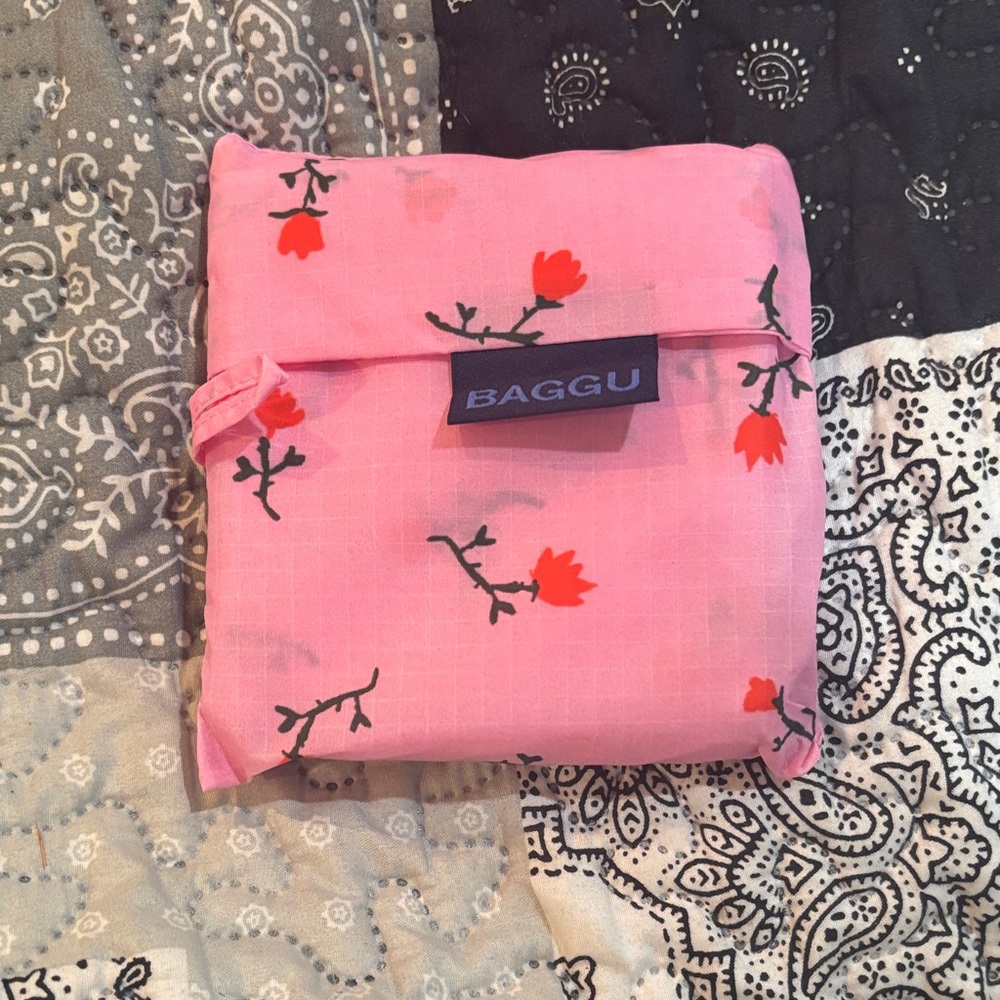 BAGGU Pink Floral Packable Tote with Red Blooms standard